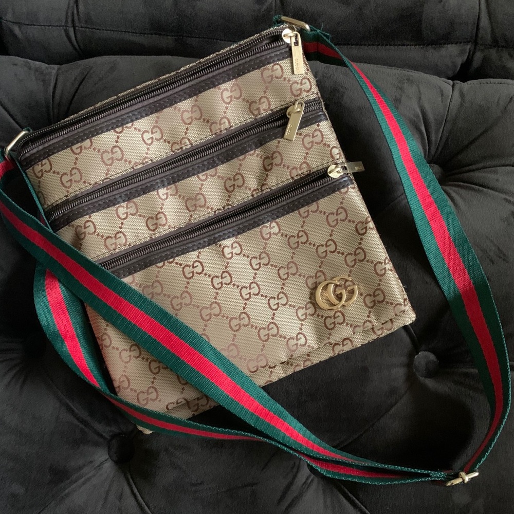 Crossbody bag new. Not authentic